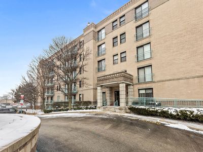 4757 Howard St APT 301B, Skokie, IL, 60076