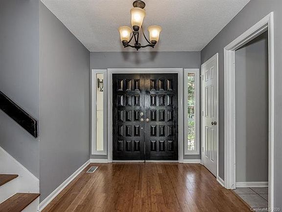 4th image of 3625 Windbluff Dr