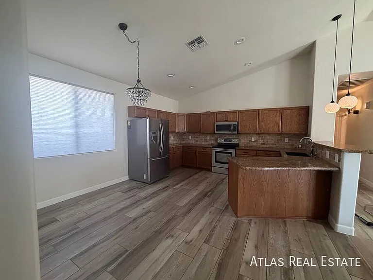 17044 W Bristol Ln — Photo 5