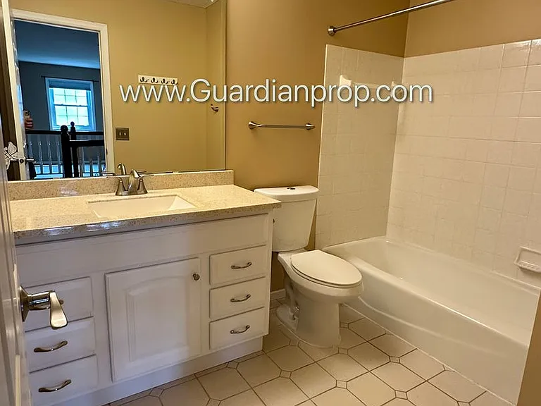 4046 Albany Cir — Photo 16
