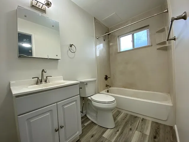 Carmel Ave Apartments — Photo 20