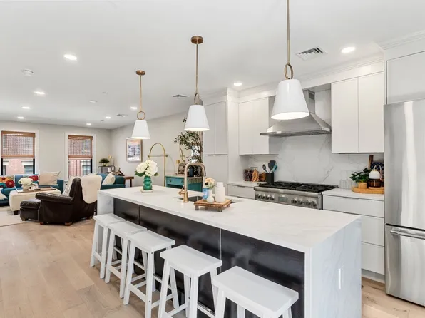 82 Endicott St APT 3, Boston, MA 02113