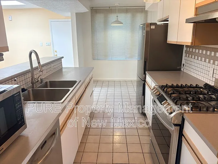 1013 Richmond Dr SE — Photo 7