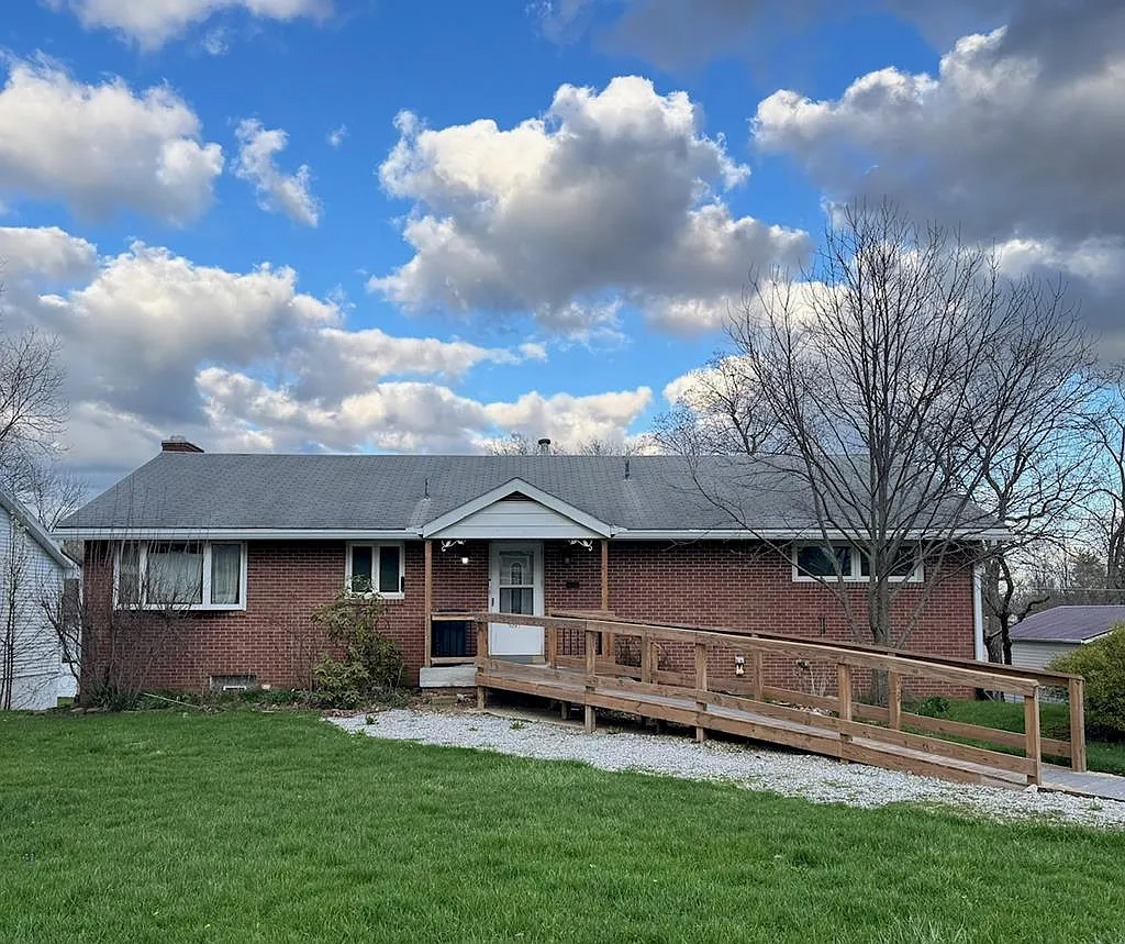 1091 Larchwood Rd photo 1