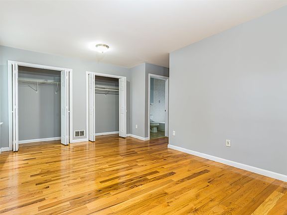 5th image of 596 Bramhall Ave