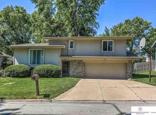 14811 Walnut Grove Cir, Omaha, NE 68137