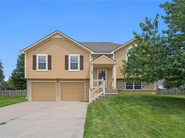 725 Corrington Dr, Raymore, MO 64083