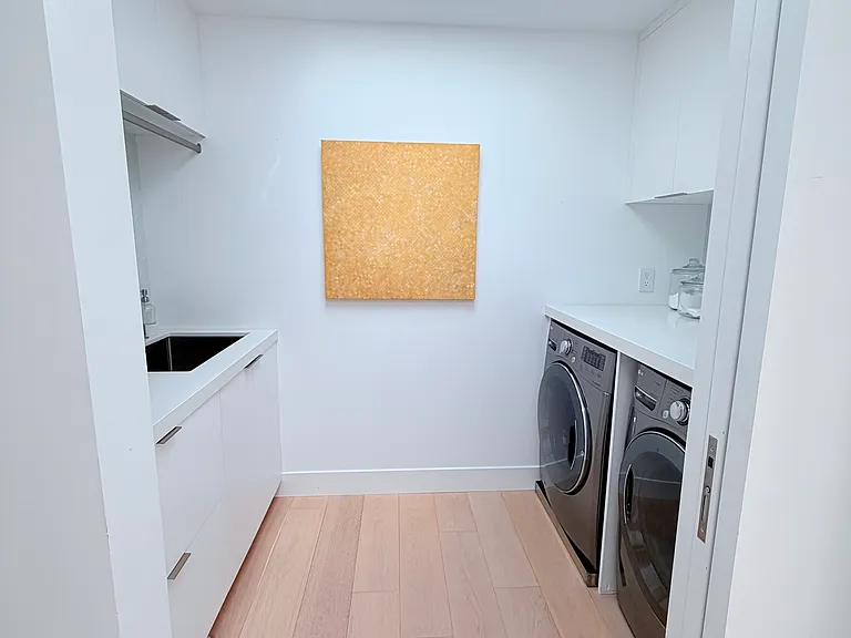 Main Dr — Photo 43