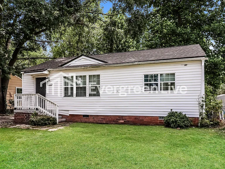 2517 Rhodes Dr — Photo 2