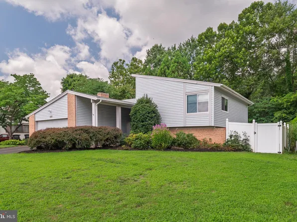 137 S Fox Rd, Sterling, VA 20164