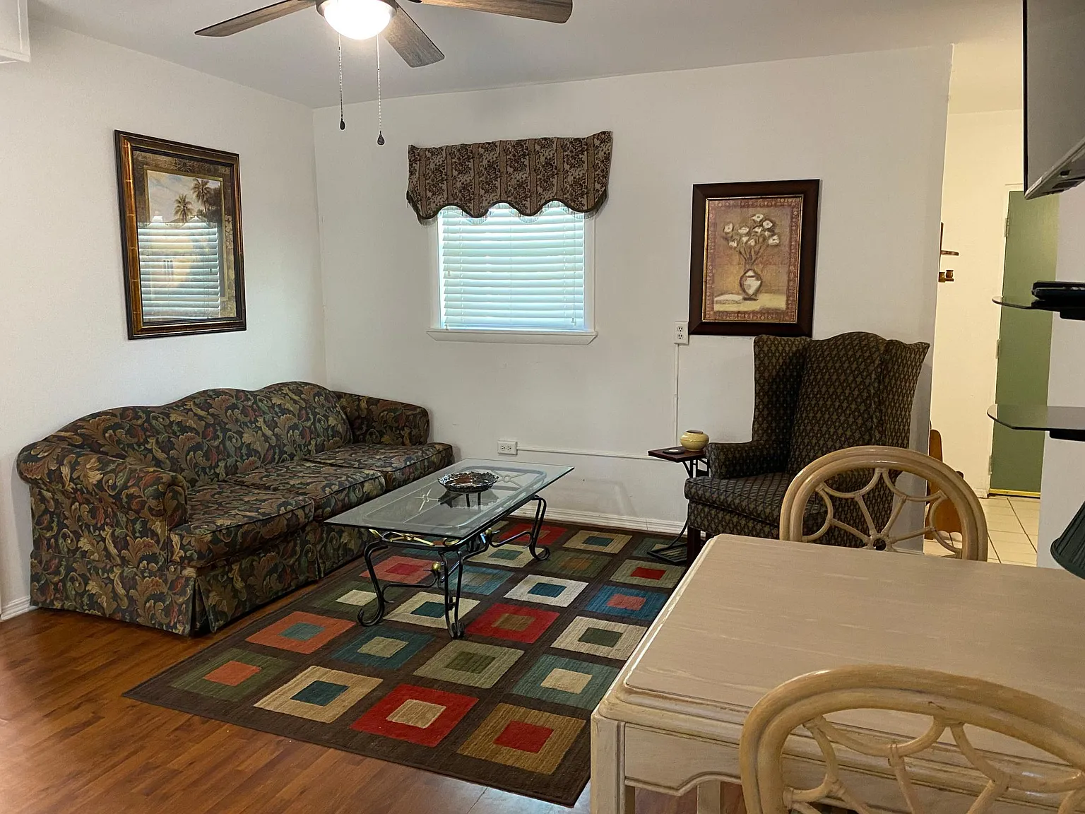2 bed, 850 sqft, $1,890 — Photo 2