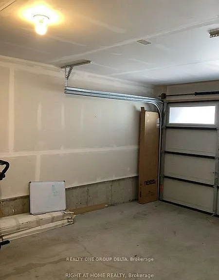 14 Hughes Ln W — Photo 2