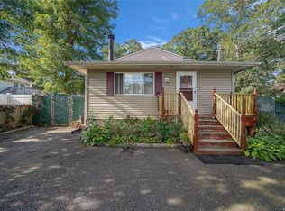 5489 Expressway Dr N, Holtsville, NY 11742