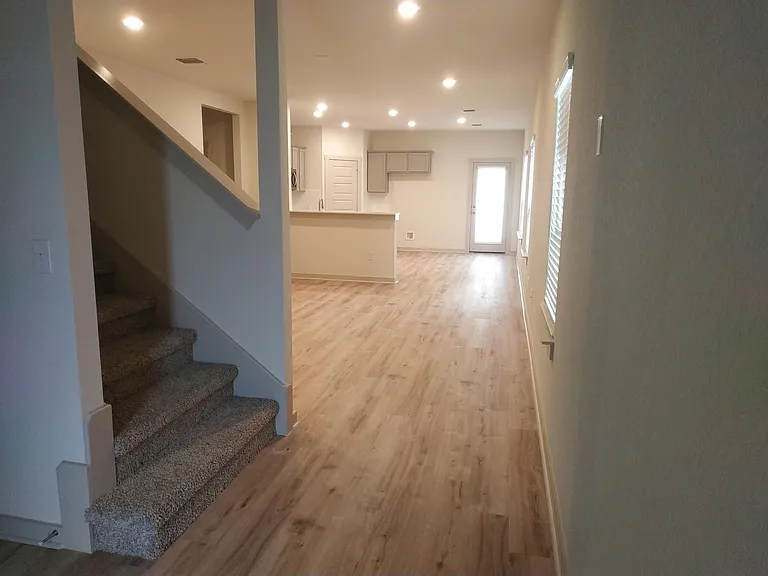 10705 Meris Ln — Photo 2