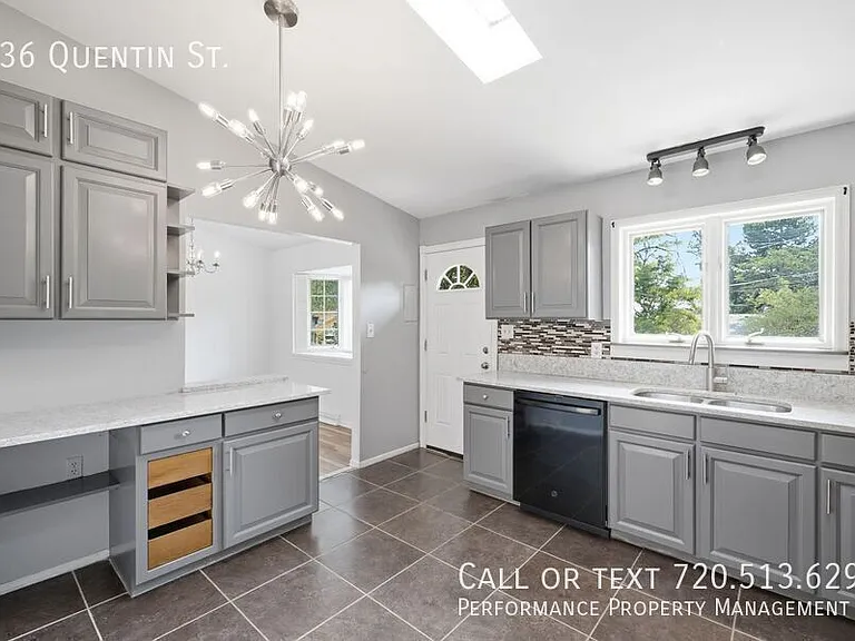 536 Quentin St — Photo 3