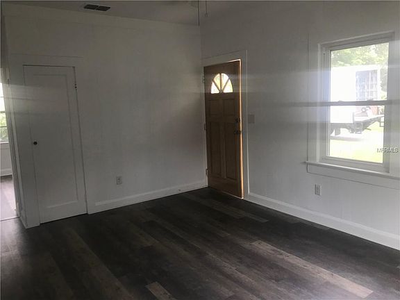 2nd image of 310 W Belmar St