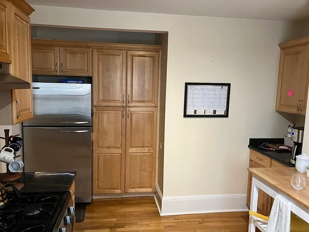 2 bed, 1.0 bath, 853 sqft, $3,800 — Photo 3