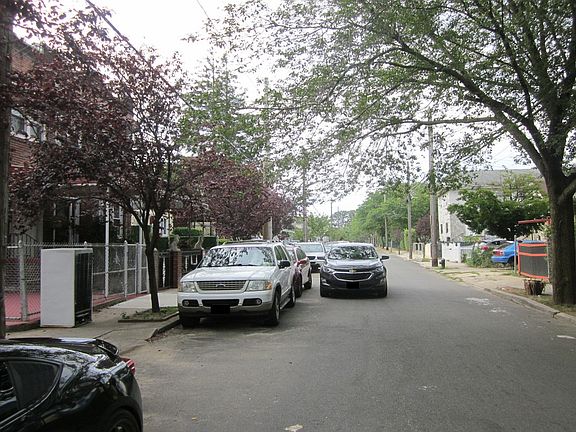 5th image of 1366 Eggert Pl