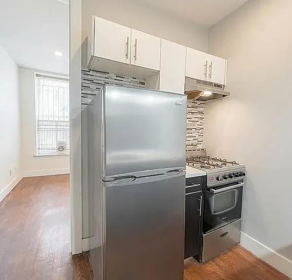 909 Saint Johns Pl #1R — Photo 4