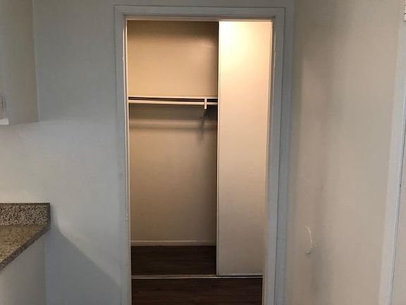 5th image of 2900 Sunset Pl APT 215