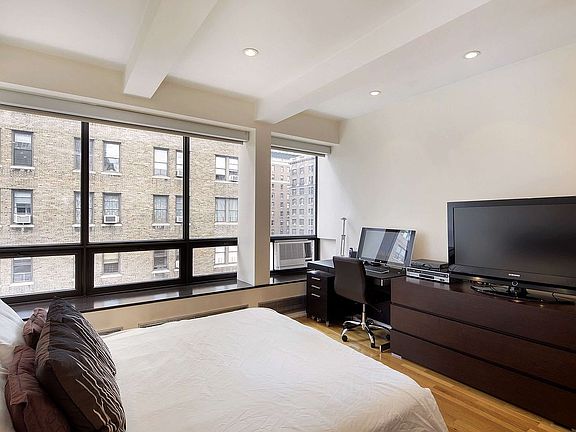 5th image of 250 W 88th St Unit Penthouse 803