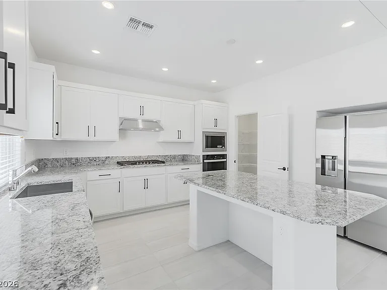 5741 Tioga Way — Photo 8