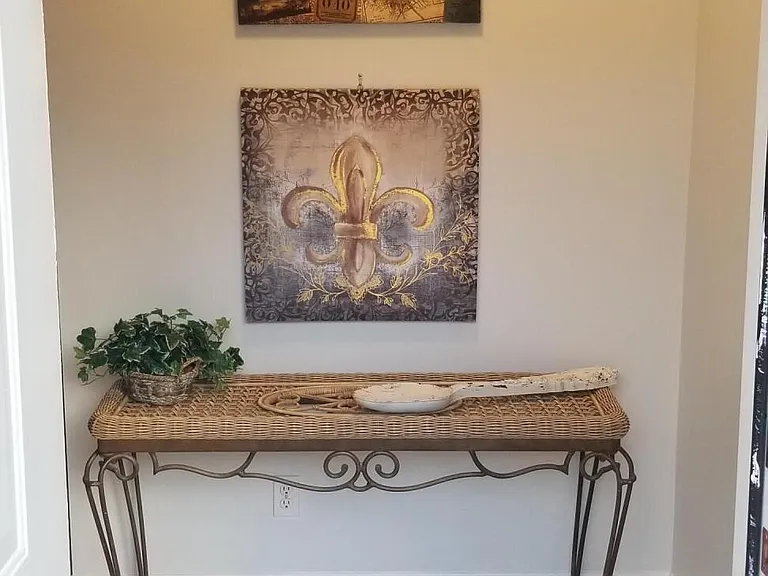 1509 Hawthorne Pl — Photo 2
