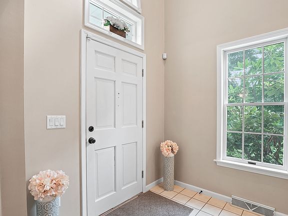5th image of 1219 Foxboro Ln