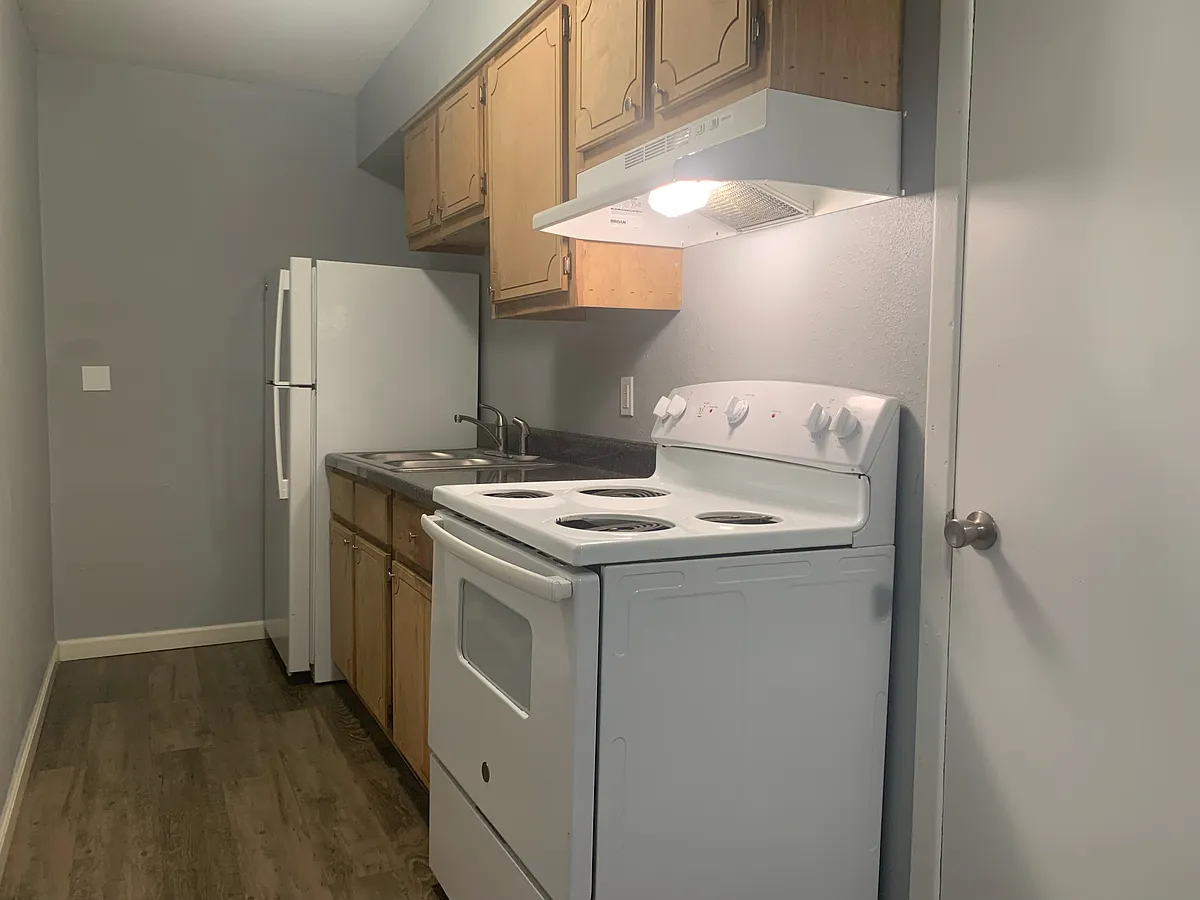Building Photo - 438 W Grand St #4