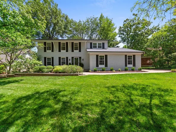 235 Clayton Oaks Dr, Ballwin, MO 63011