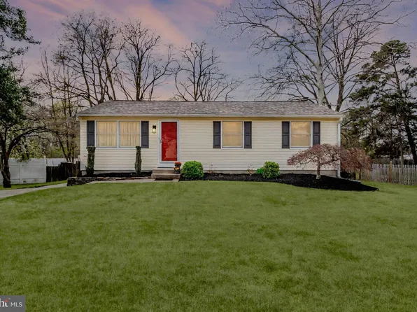 33 Poplar St, Sicklerville, NJ 08081