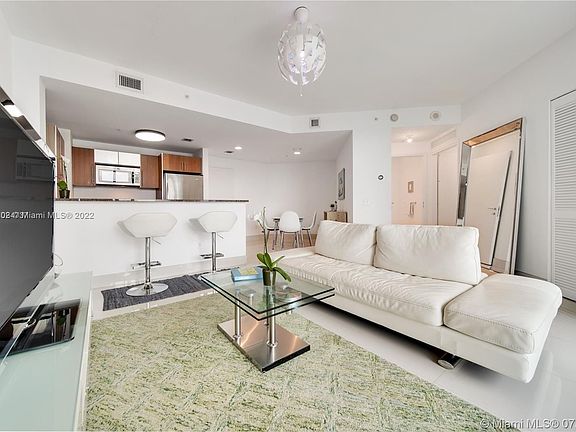 5th image of 300 S Biscayne Blvd #T-3605