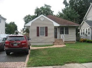 3863 Condit St, Seaford, NY 11783
