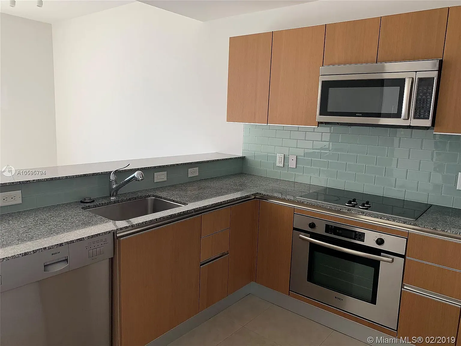 Studio, 650 sqft, $2,475 — Photo 3