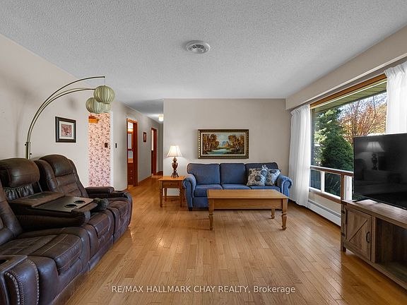 5th image of 1855 Sunnidale Rd