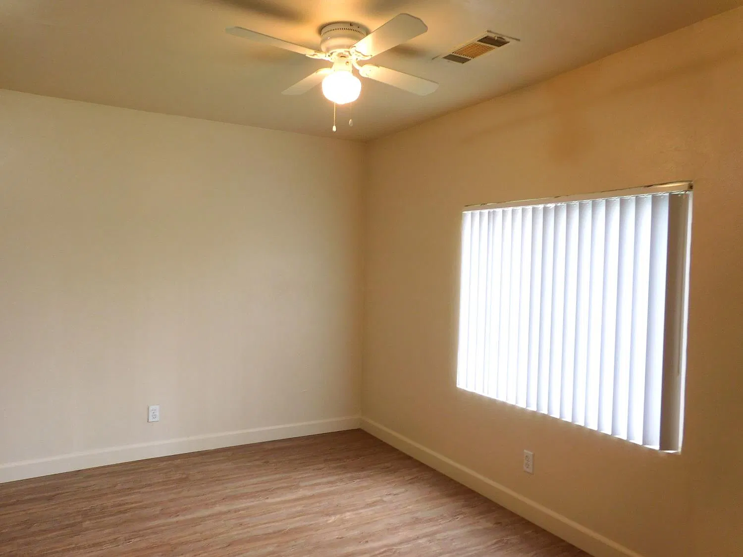 2 bed, 900 sqft, $1,200 — Photo 2