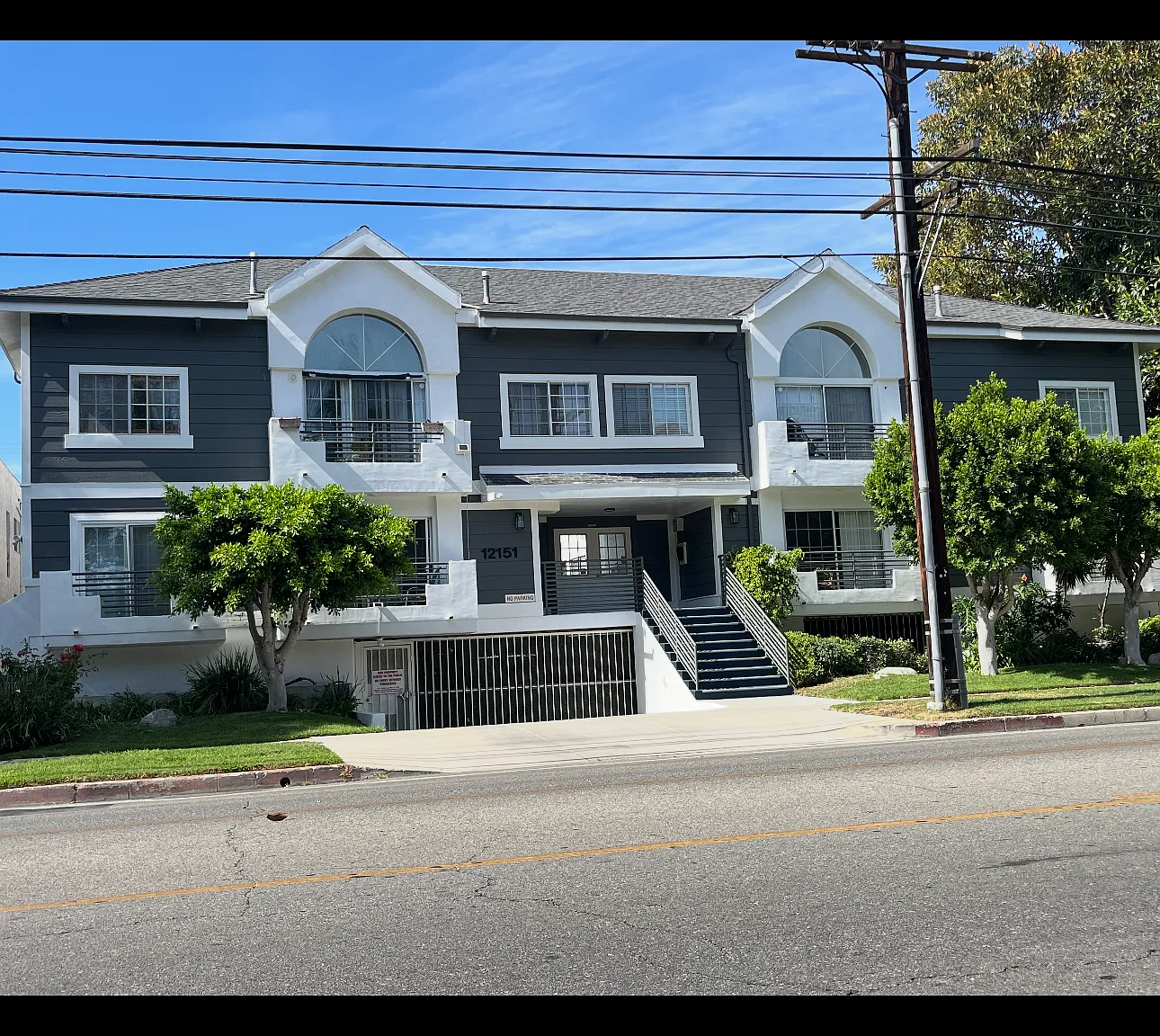 12151 Moorpark St — Photo 1