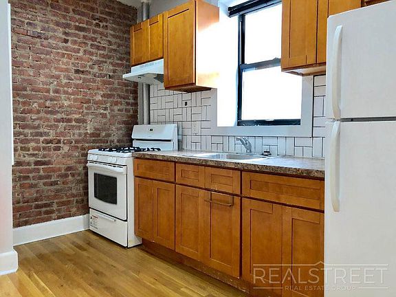 4th image of 100 E 21st St APT 204
