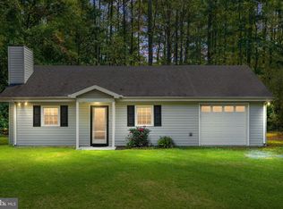 330 Long Point Rd, Hague, VA 22469