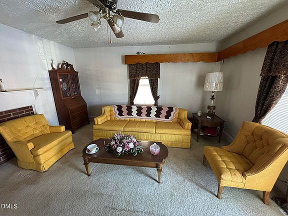 2nd image of 213 Hill St