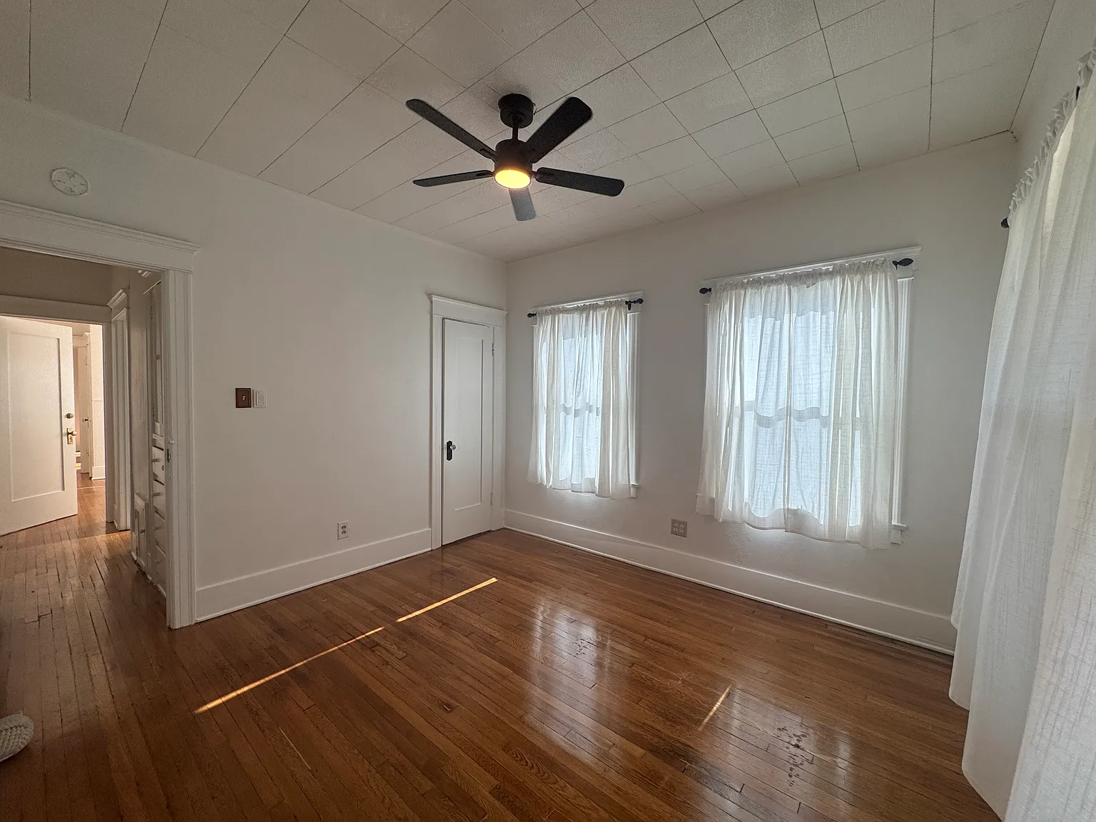 3 bed, 1136 sqft, $3,000 — Photo 4