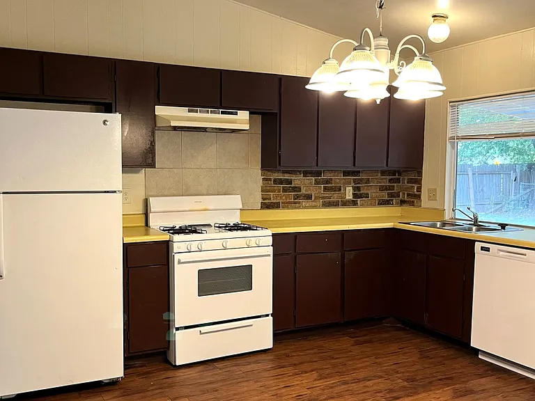 7603 Glen Vista Dr — Photo 4