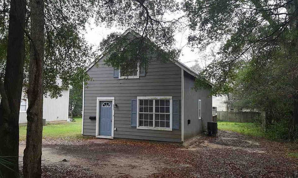 1st image of 695 Lynch St