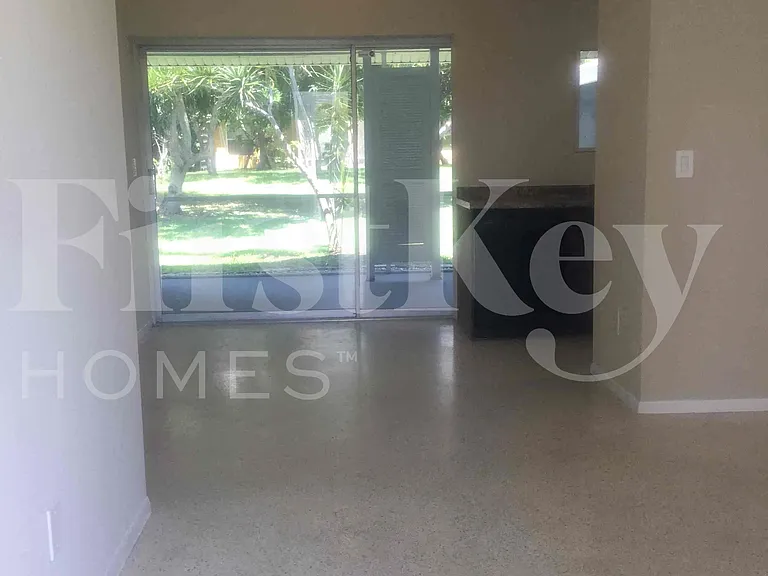 687 SW Heather St — Photo 11