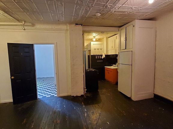 4th image of 93 Montrose Ave #1
