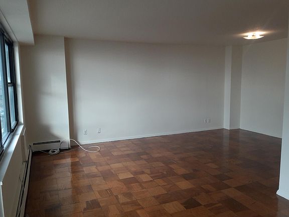4th image of 128 Beach 92nd St