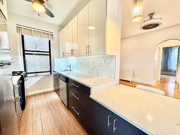 3rd image of 225 Bennett Ave APT 4L