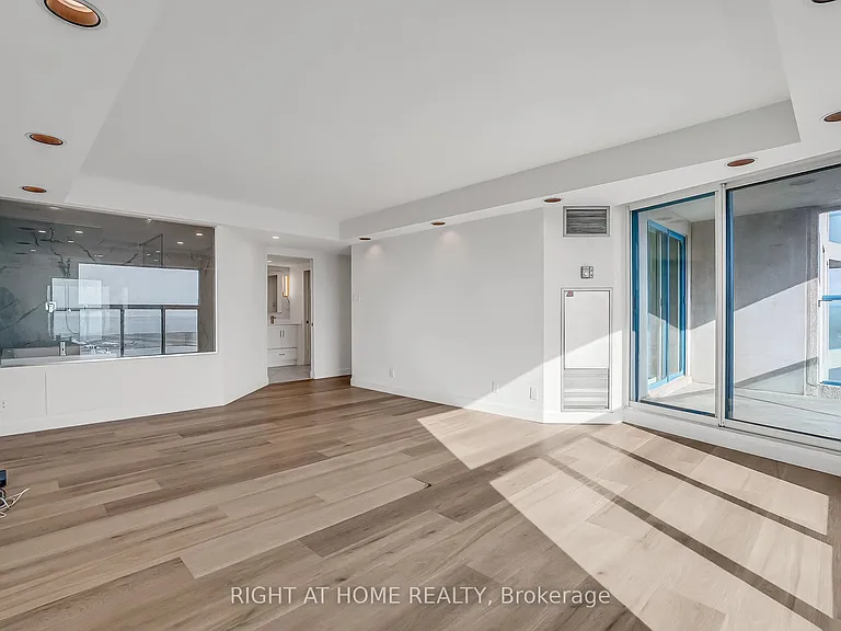 99 Harbour Sq #3008 — Photo 27