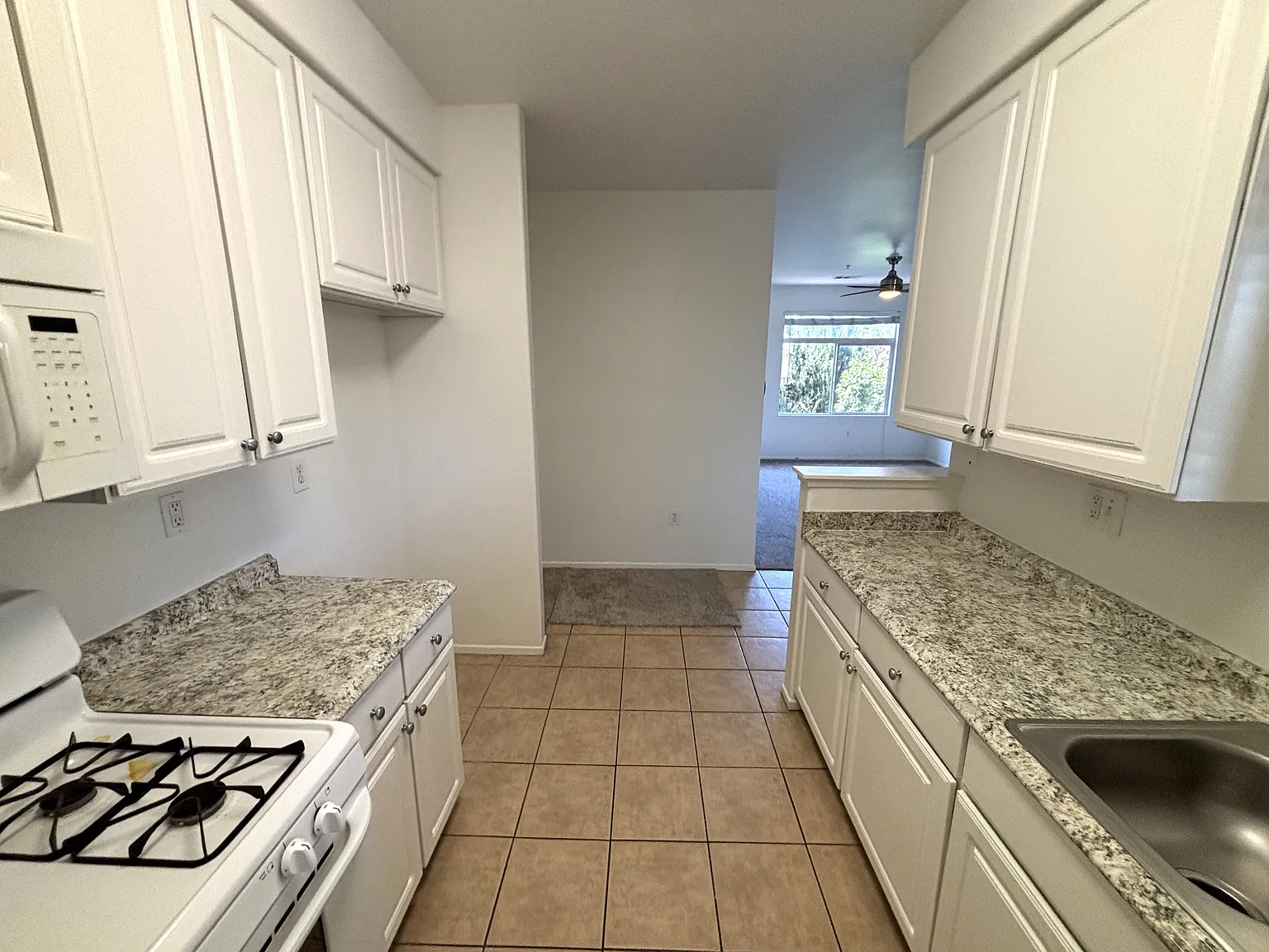2 bed, 1000 sqft, $2,395 — Photo 3