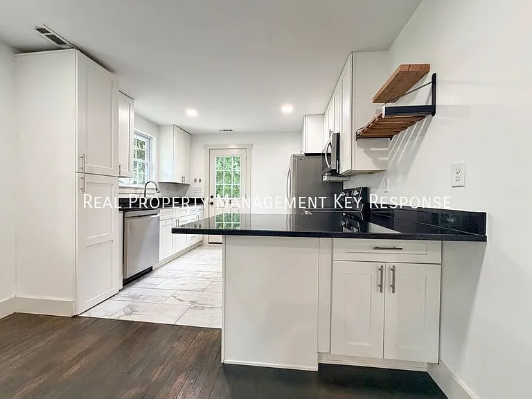 1353 Cardinal Ave — Photo 5